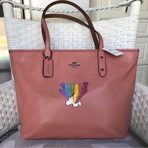 Coach Peanuts Snoopy City Zip Tote